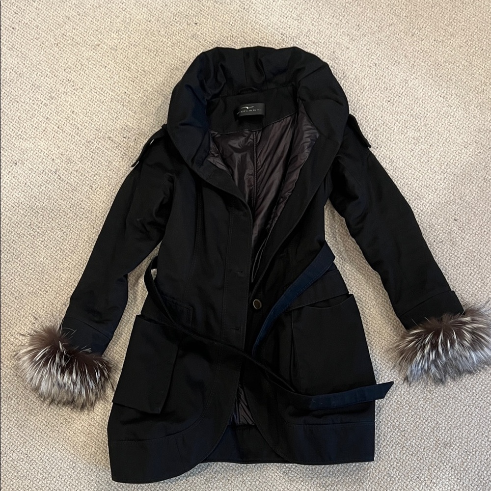 VIOLANTI Stylish Black Jacket with Faux Fur Trim size 44